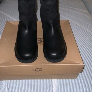 MENS UGG BOOTS. BLACK LEATHER AND SUEDE. NEVER USED. EXCELLENT CONDITION.